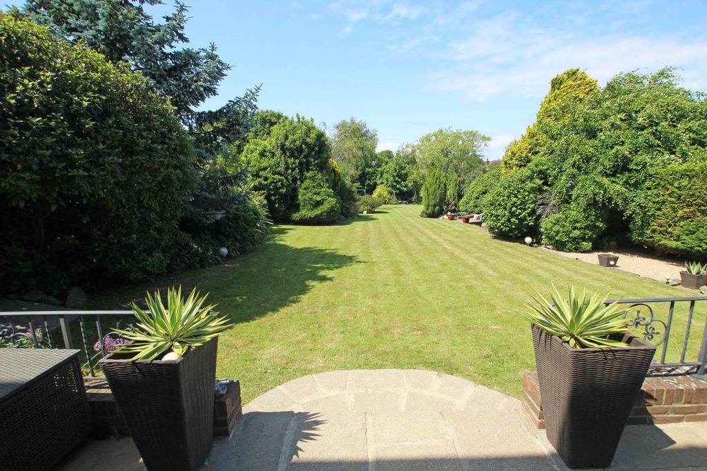 Property photo 2 of 20