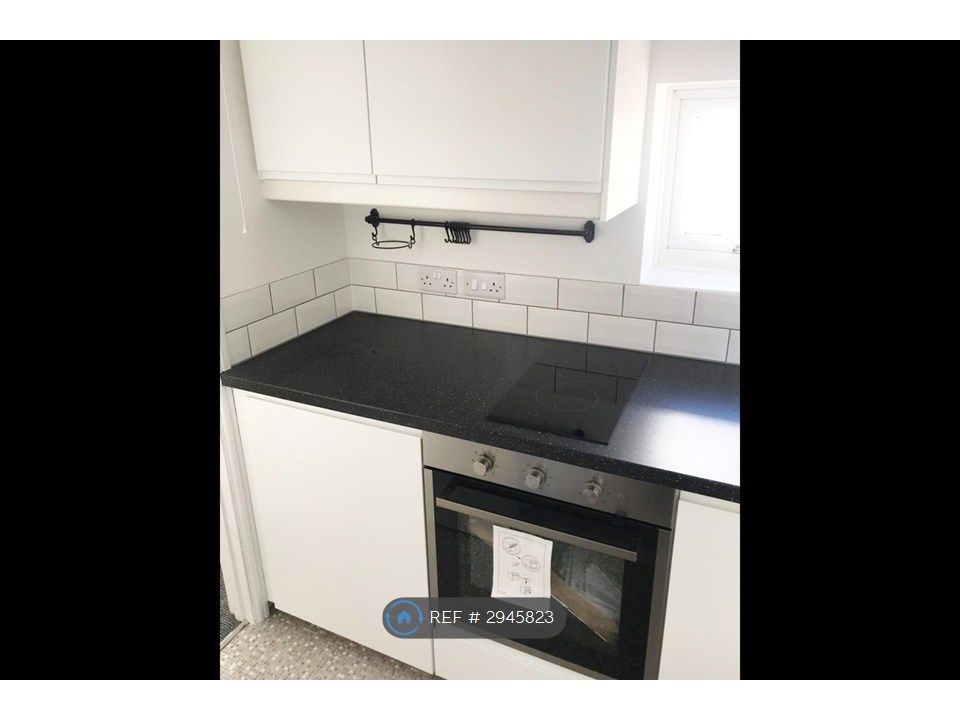 Property photo 2 of 11 Kitchen