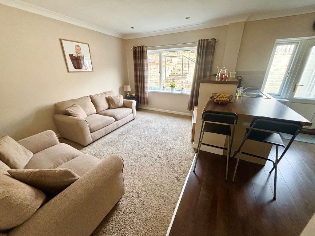 Property photo 3 of 21