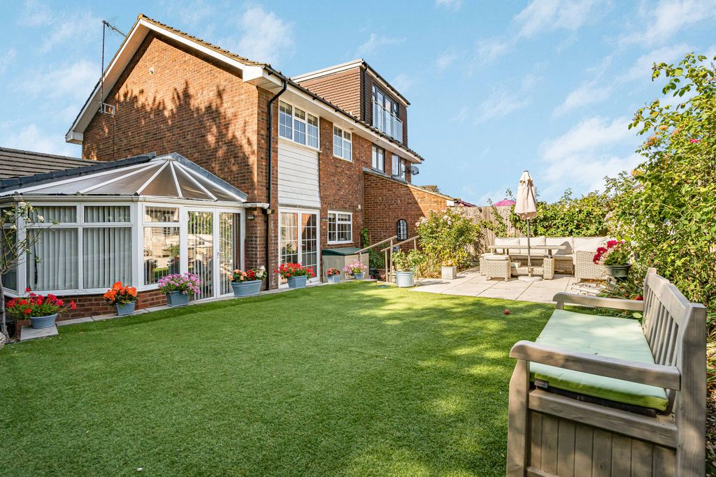 Property photo 1 of 17 Garden