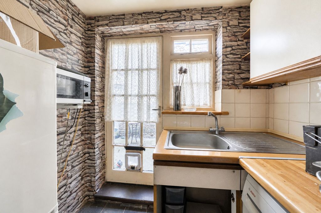 Property photo 2 of 12 Kitchen