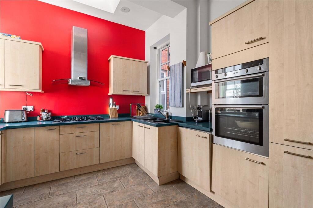 Property photo 3 of 20 Kitchen