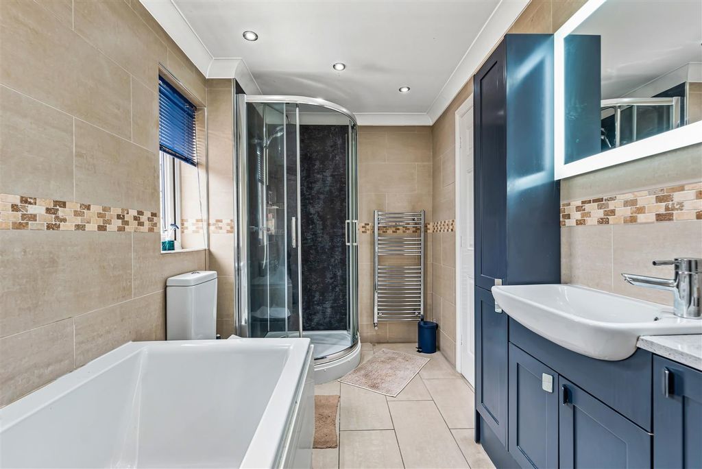 Property photo 3 of 28 Bathroom