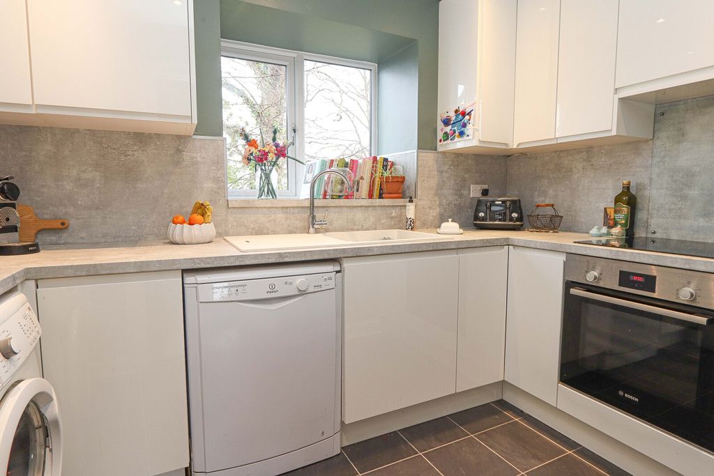 Property photo 3 of 8 Photo 03