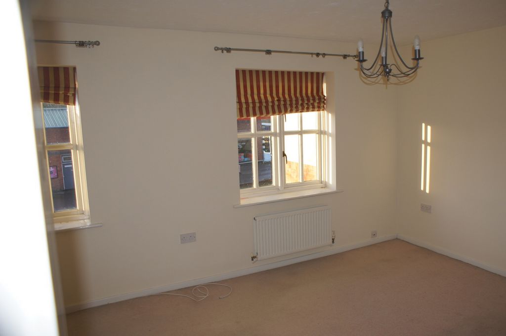 Property photo 3 of 8 Photo 4