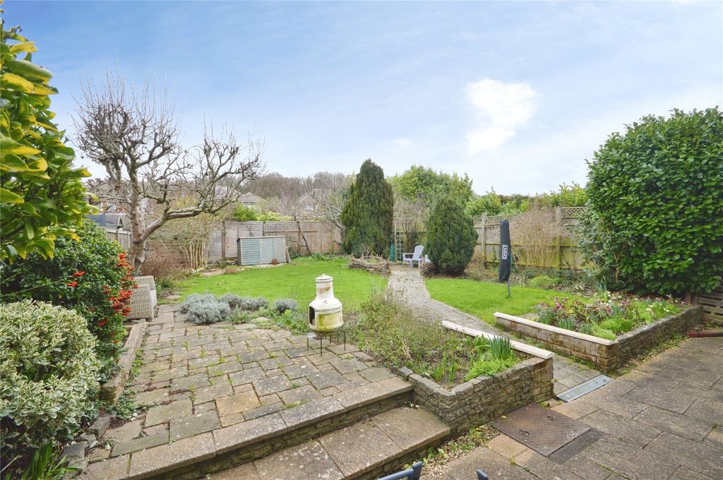 Property photo 2 of 21 Picture No. 12