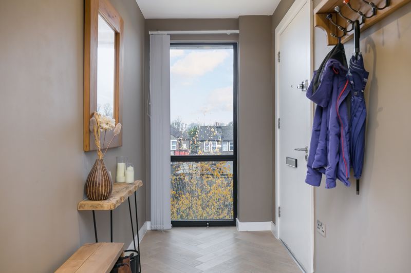 Property photo 3 of 17 Entrance Hall