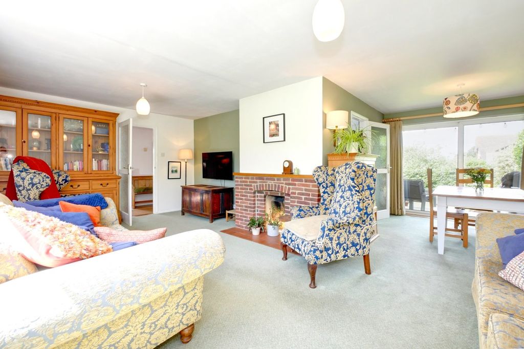 Property photo 2 of 40
