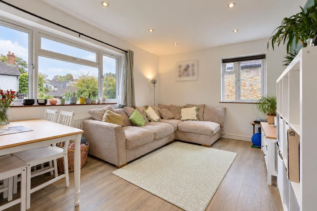 Property photo 2 of 25 1793493879 - 14 Lavender Road, Sm5 - -6.Jpg