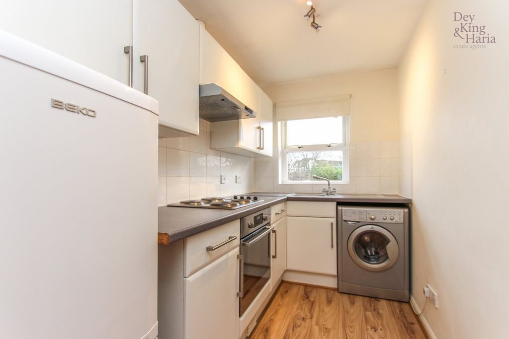 Property photo 2 of 9 Photo 02