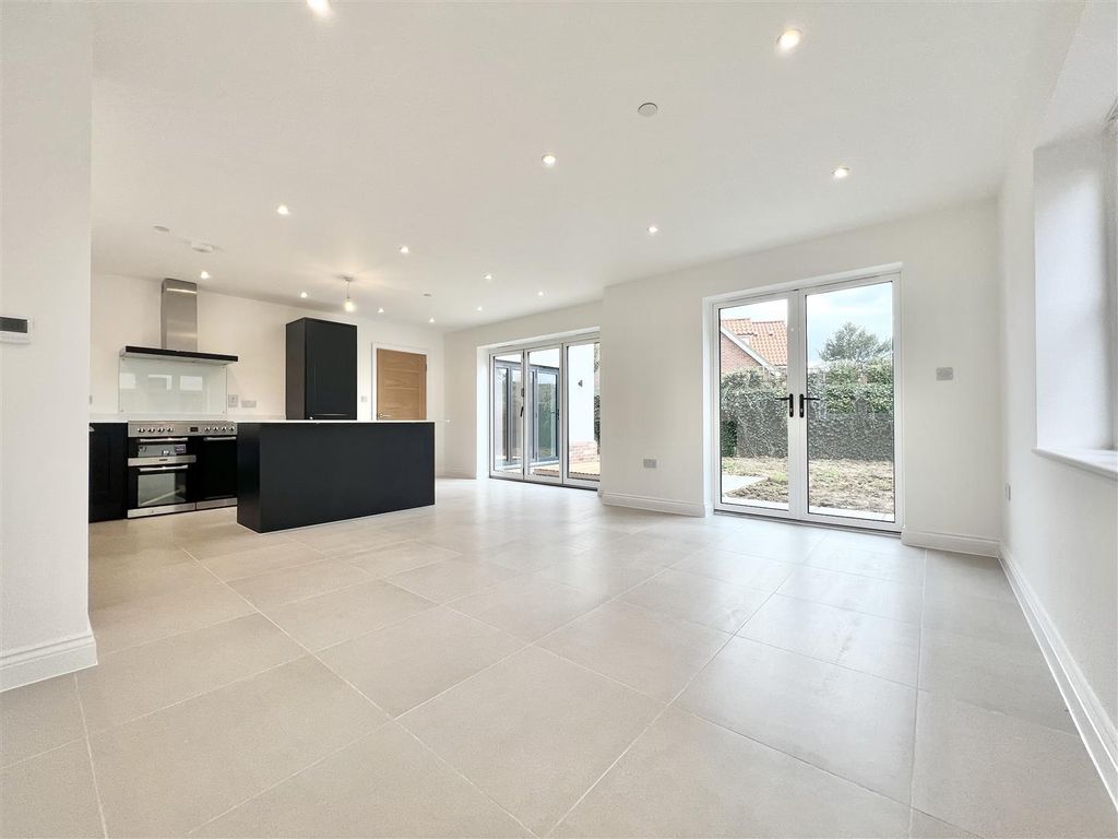 Property photo 2 of 39 Kitchen/Breakfast Room