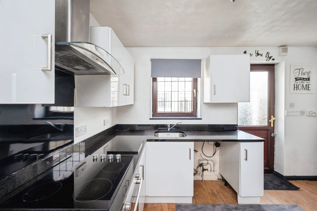 Property photo 3 of 19