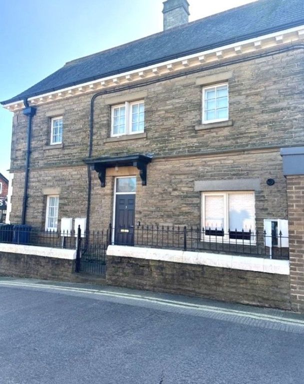 Property photo 1 of 8