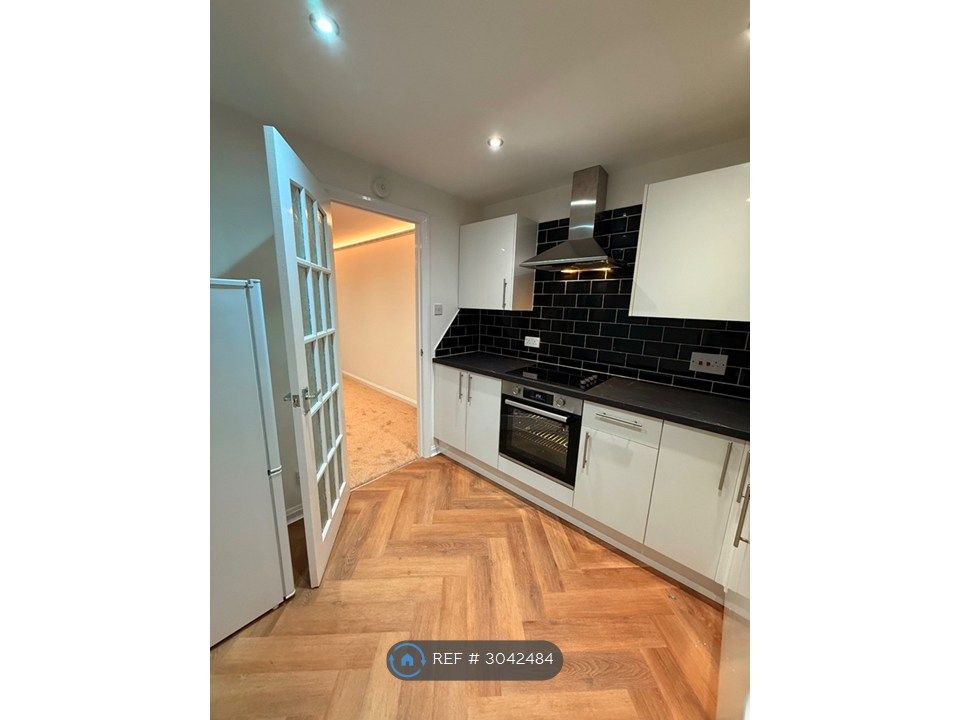 Property photo 3 of 16 Kitchen