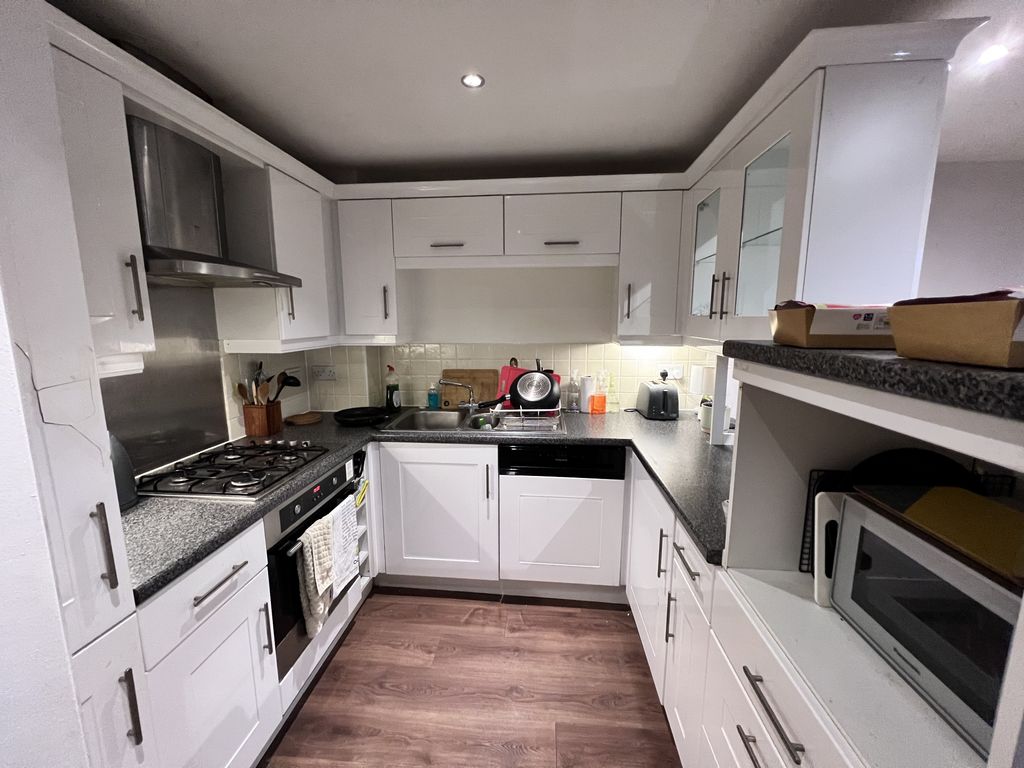 Property photo 2 of 8 Kitchen