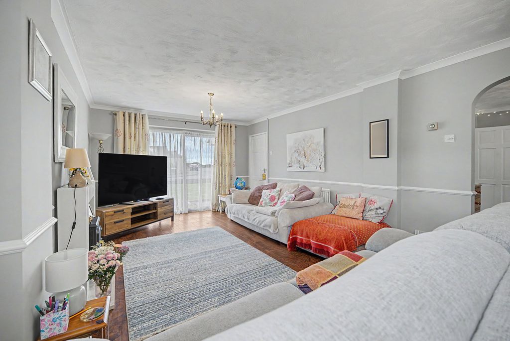 Property photo 3 of 39