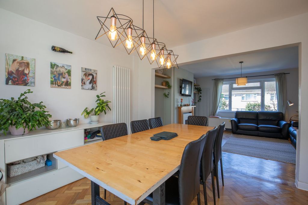 Property photo 3 of 31