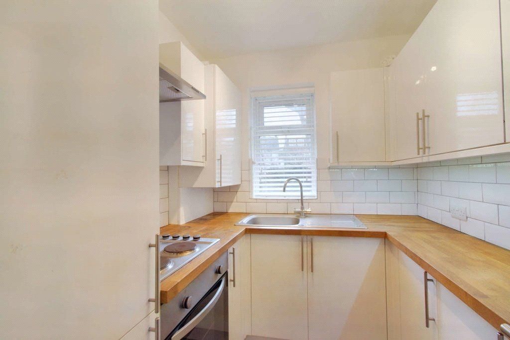 Property photo 3 of 10 Kitchen