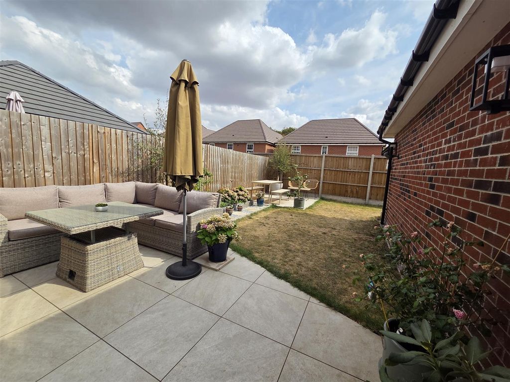 Property photo 3 of 21 24229.Jpg