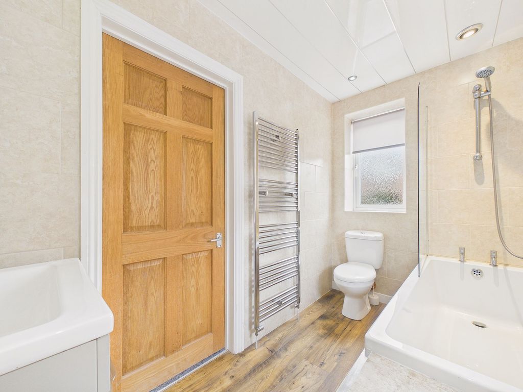 Property photo 3 of 14 Bathroom