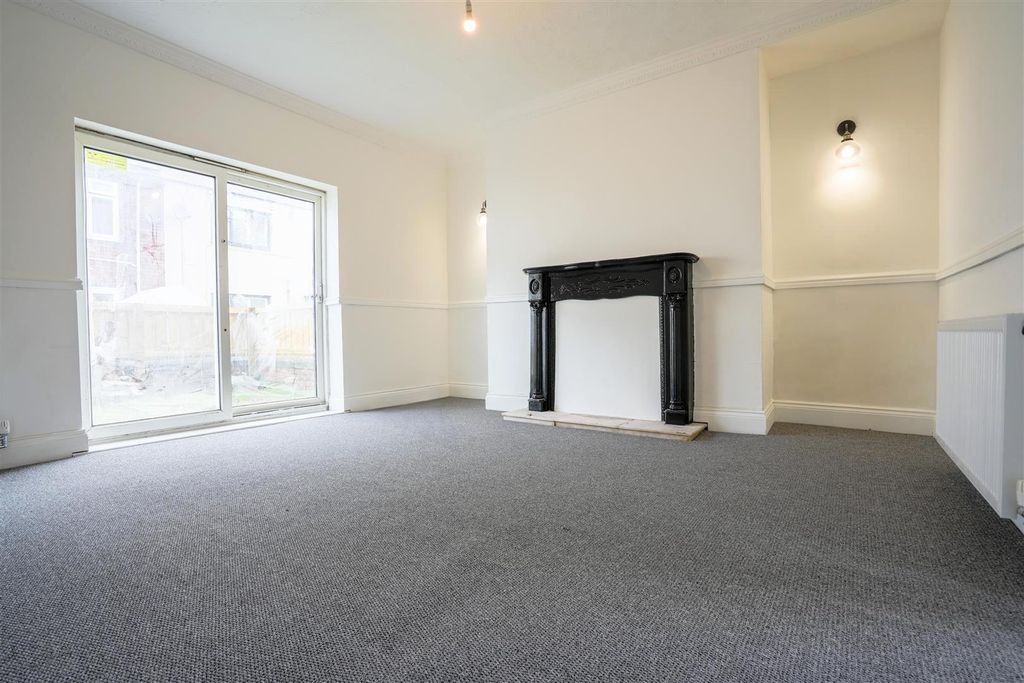 Property photo 2 of 7 Living Room