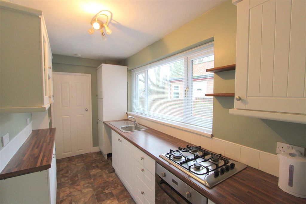 Property photo 3 of 9 Kitchen