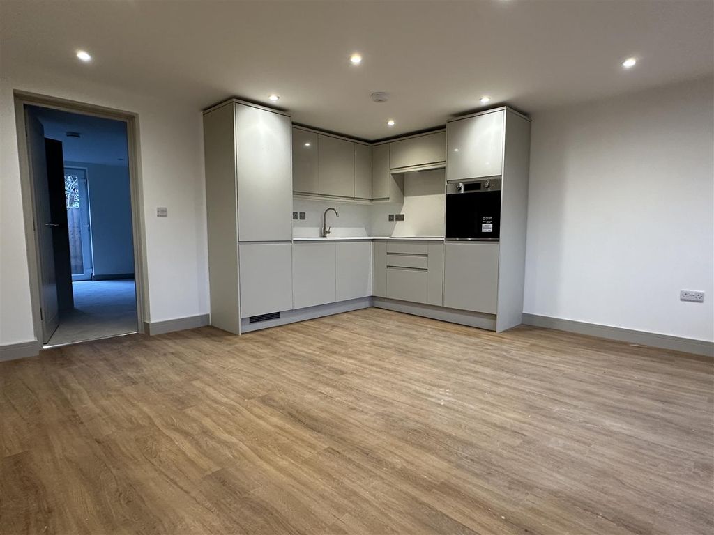 Property photo 2 of 7 Main Room_2