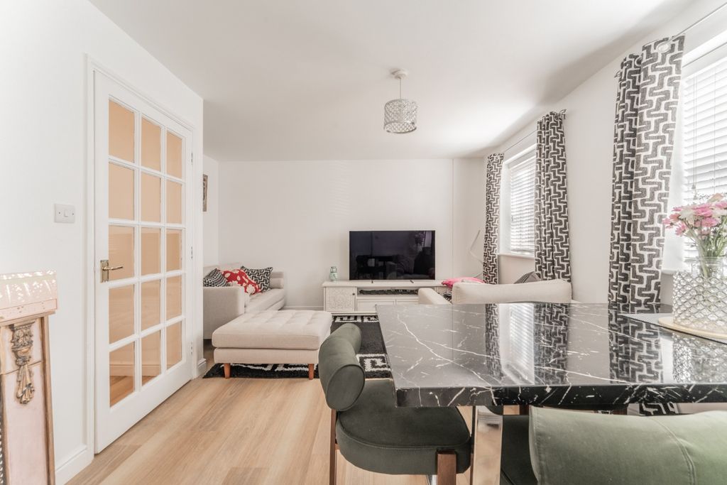 Property photo 2 of 13 5422153