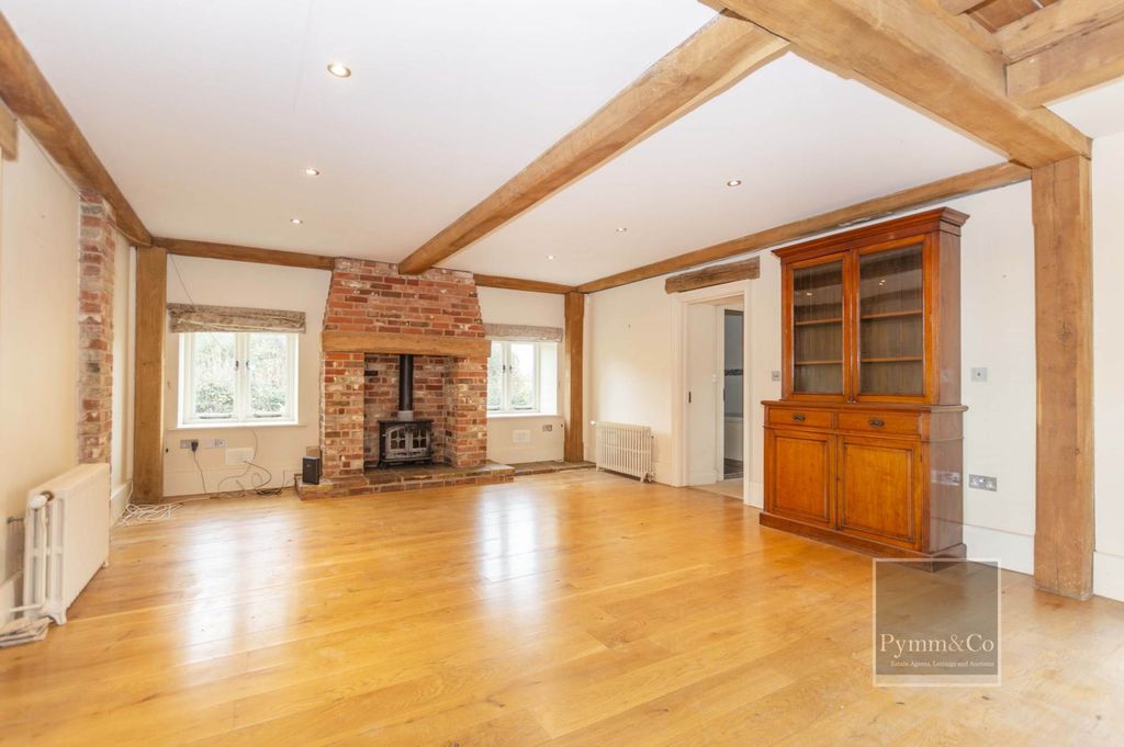 Property photo 2 of 34