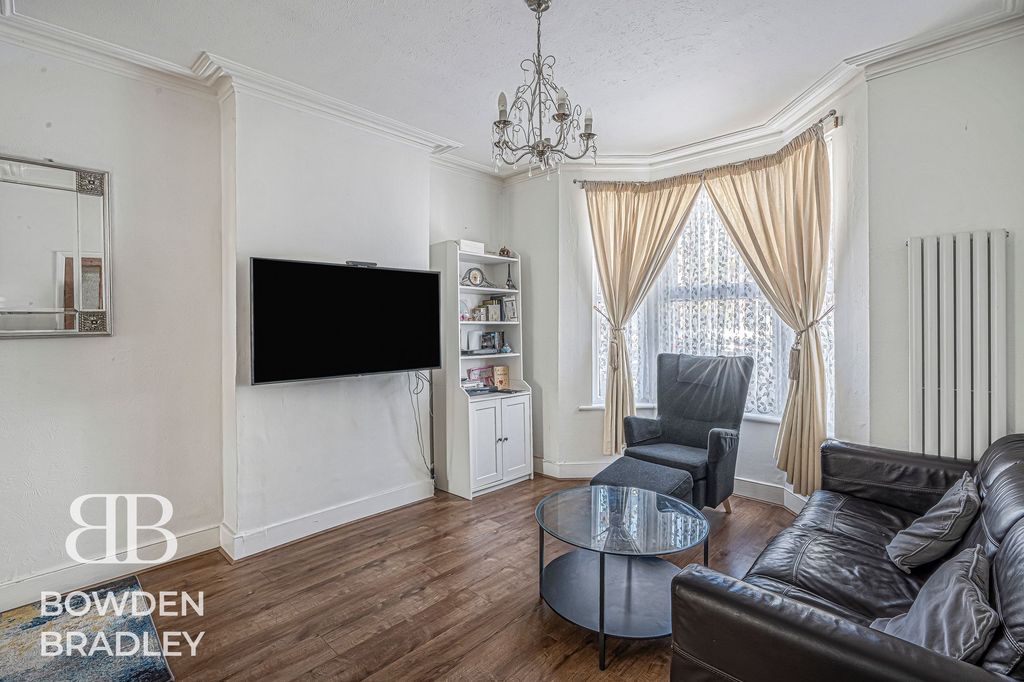 Property photo 3 of 18