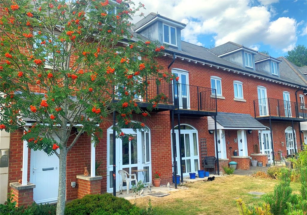 Property photo 1 of 16 External