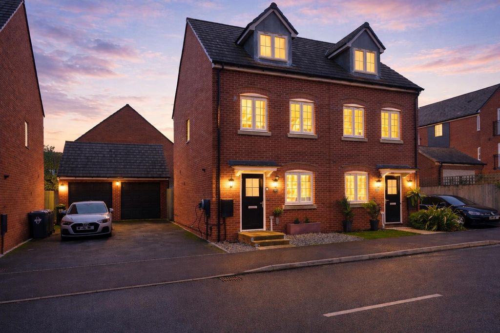 Property photo 1 of 32 Trussell Dusk.Png