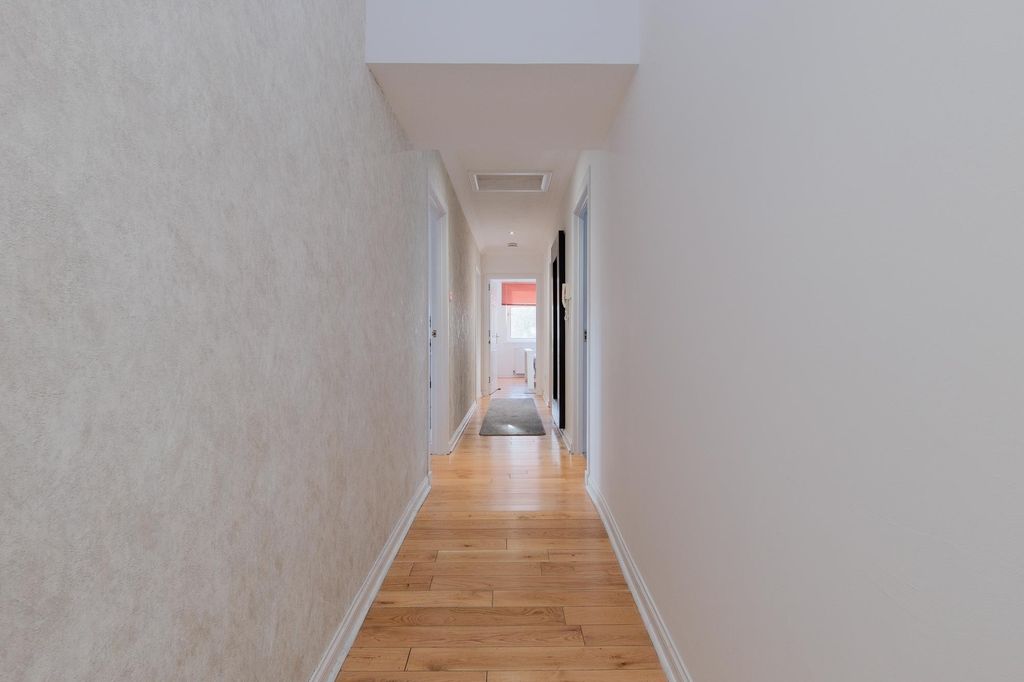 Property photo 3 of 25