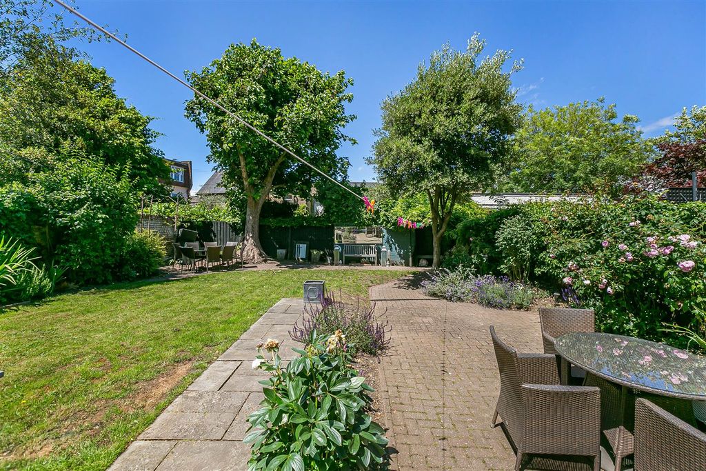 Property photo 2 of 40