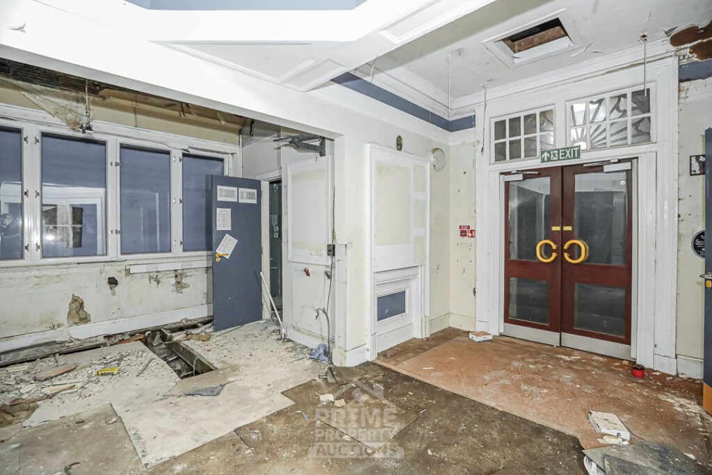 Property photo 2 of 32