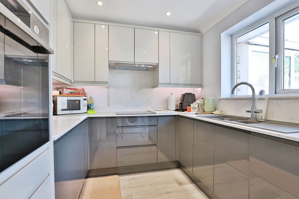 Property photo 3 of 18 Pbox-Img.Jpg