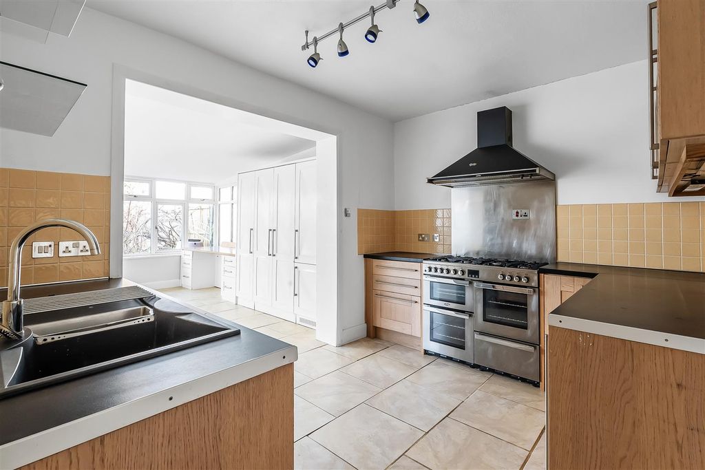 Property photo 3 of 13 10-Raymead-Way-10.Jpg