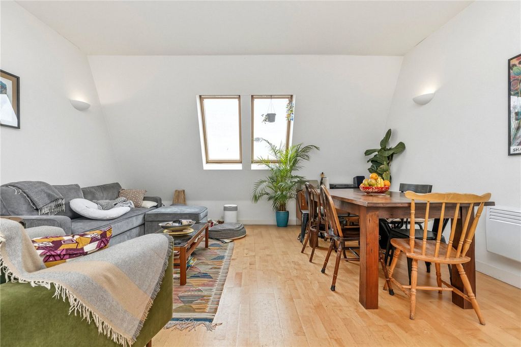 Property photo 2 of 16 Picture No. 27