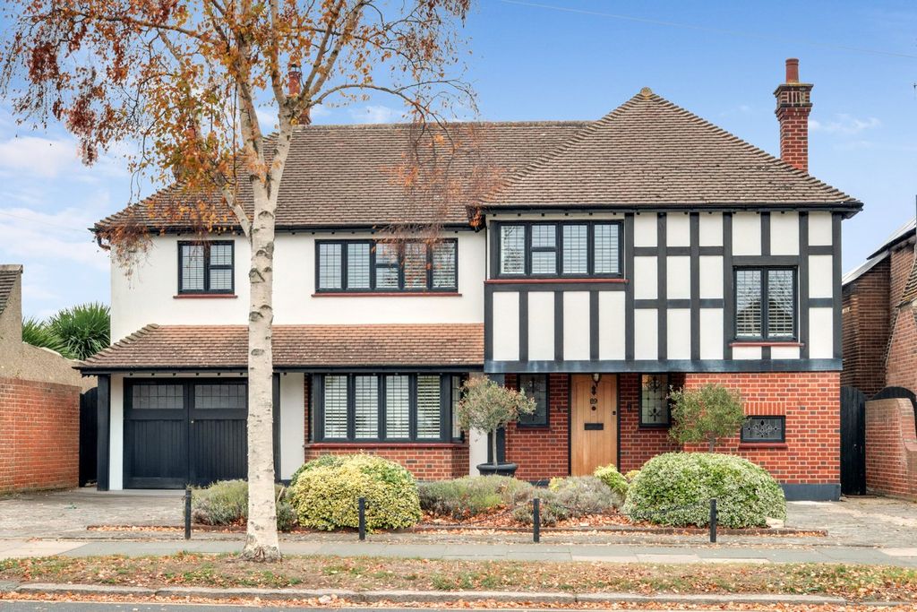 Property photo 1 of 33