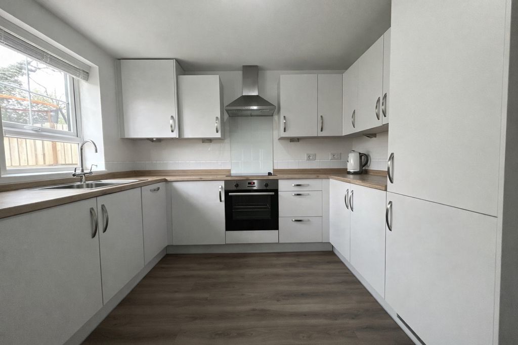Property photo 3 of 12 Img_1473
