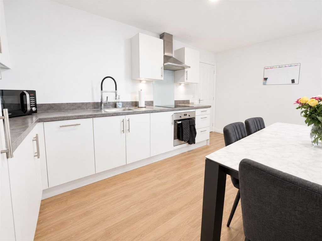 Property photo 2 of 7 Coopers Estate Agents