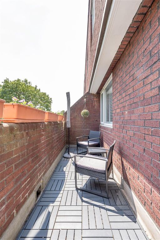 Property photo 3 of 23 Tamar Square, Ig8