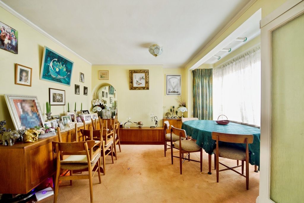 Property photo 3 of 17 Photo