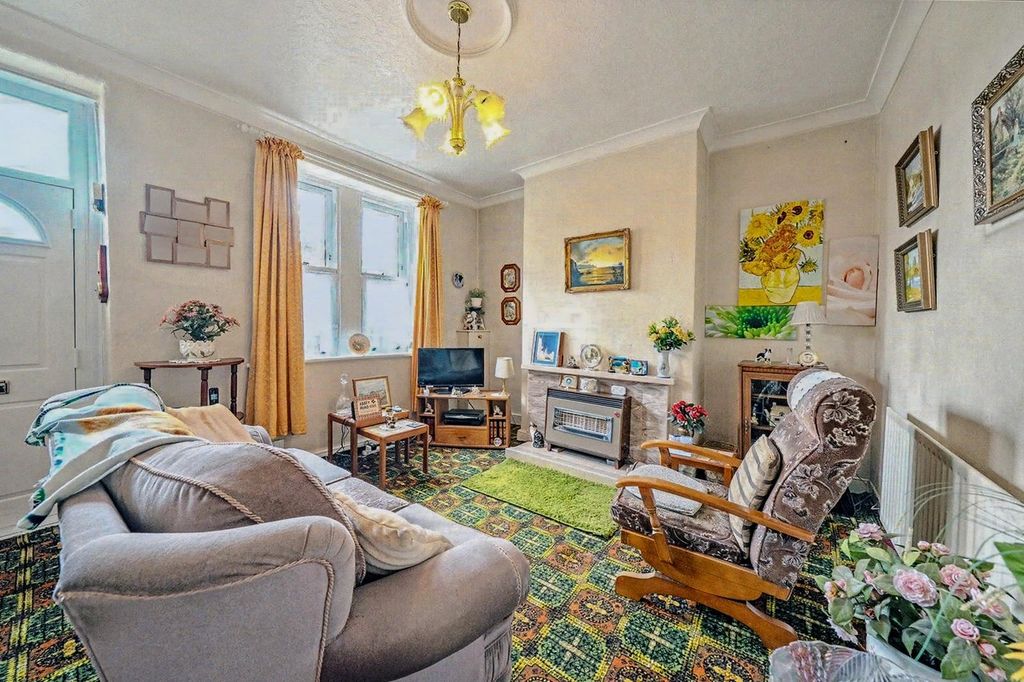 Property photo 2 of 10 Lounge