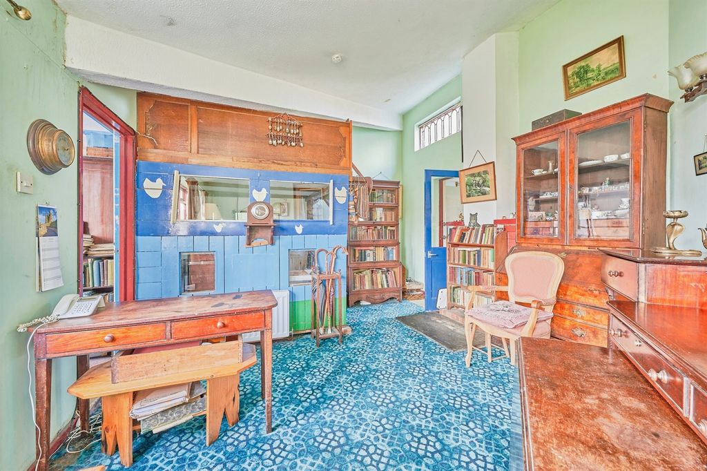 Property photo 2 of 11