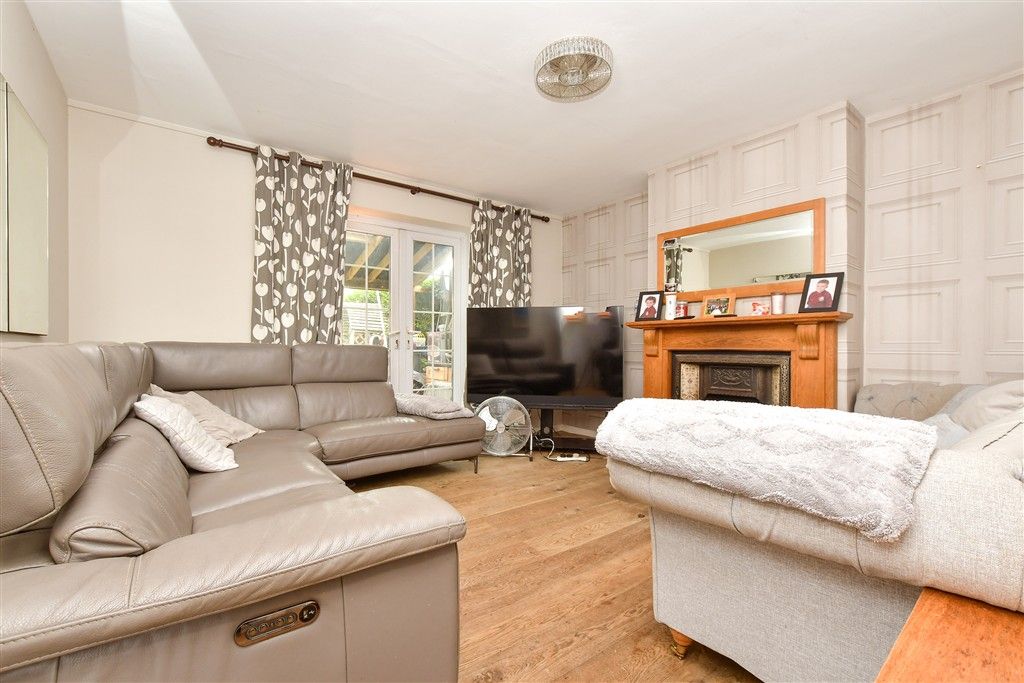 Property photo 1 of 8 Lounge