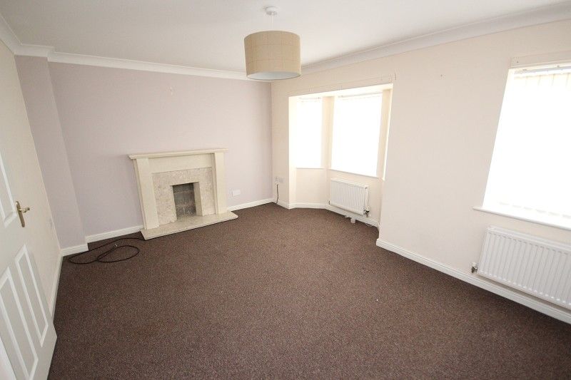 Property photo 3 of 11 Lounge