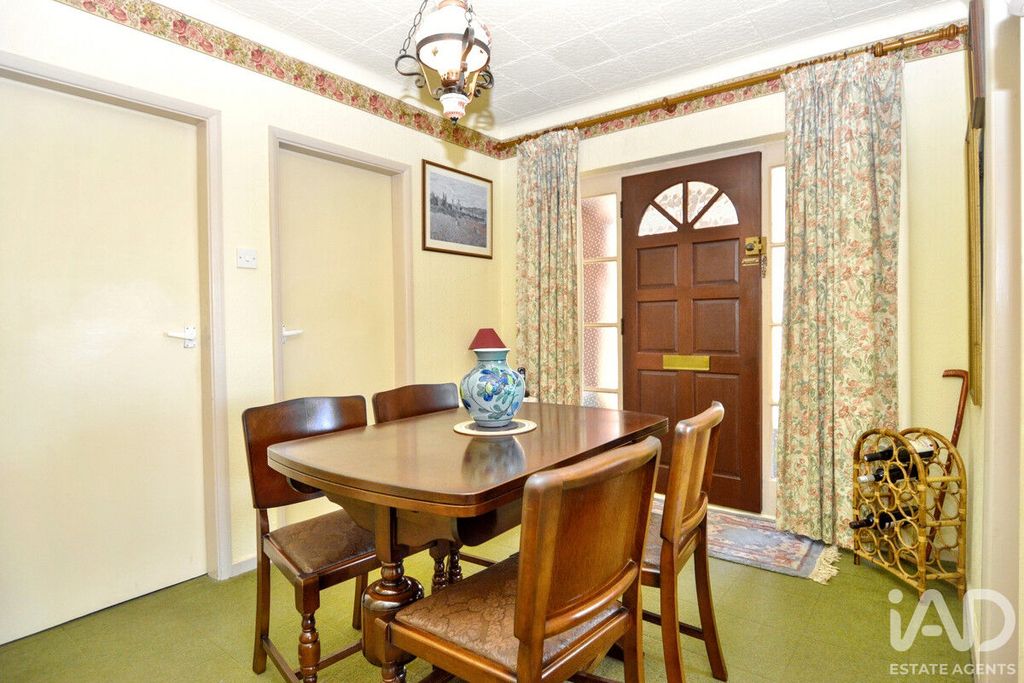 Property photo 3 of 31