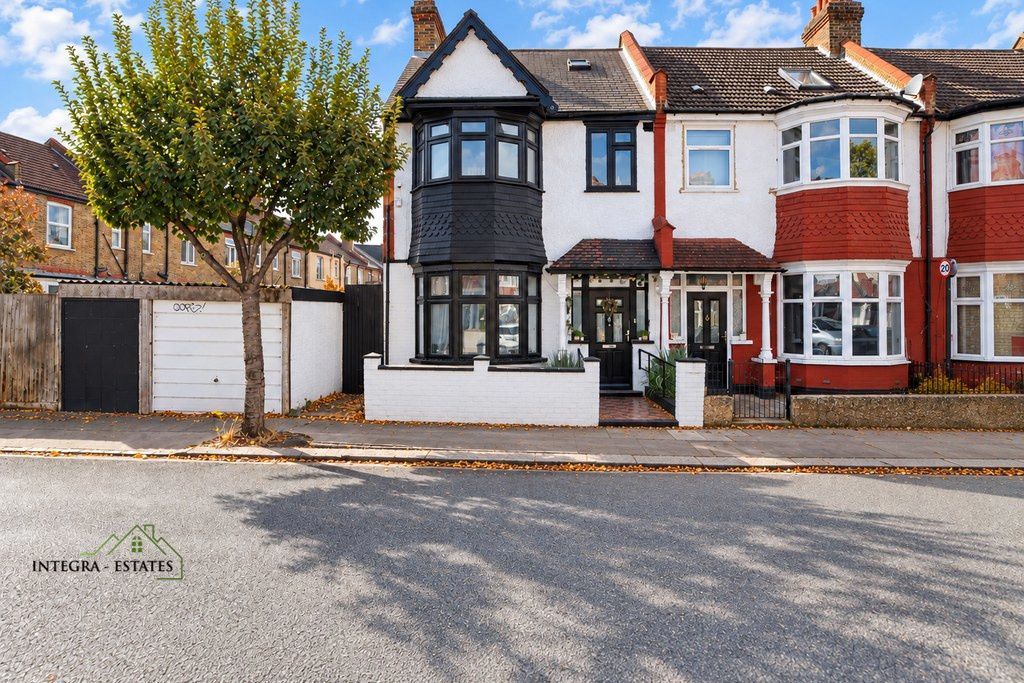 Property photo 1 of 29 Bridport-Road-Cr7-Front-Exterior-28
