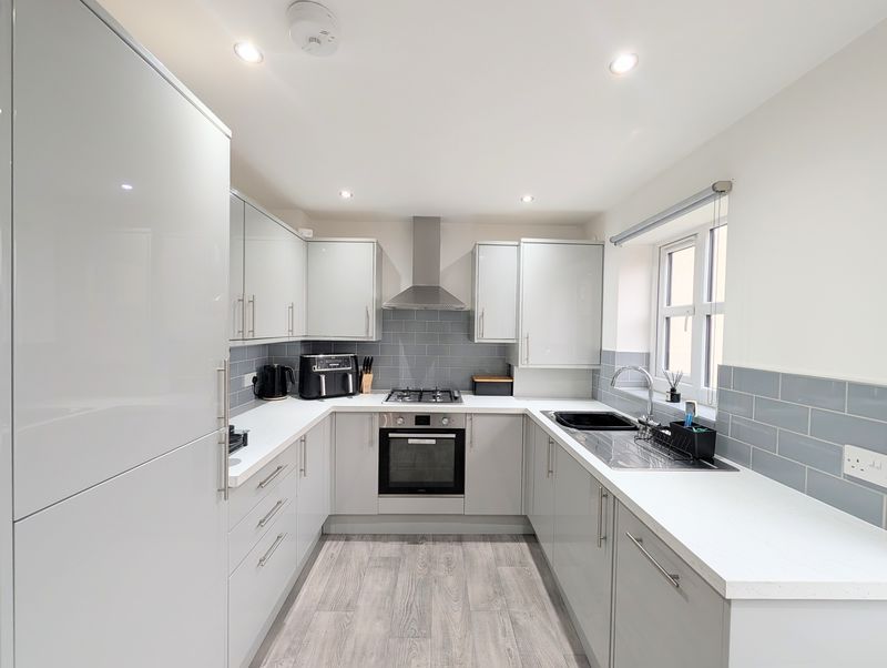 Property photo 3 of 18 Kitchen